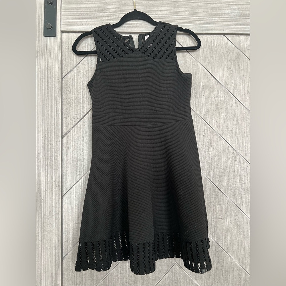 Elegant Black Sleeveless Girls Size 14 Dress